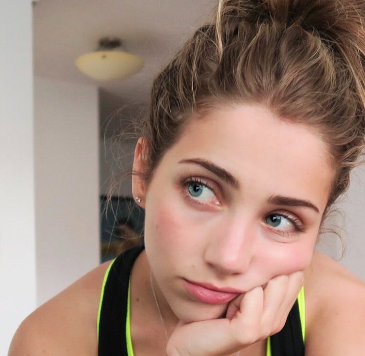 JuliaBellmont's tweet photo. Mentally preparing for a Sunday night work out https://t.co/eyjED4IJ1N