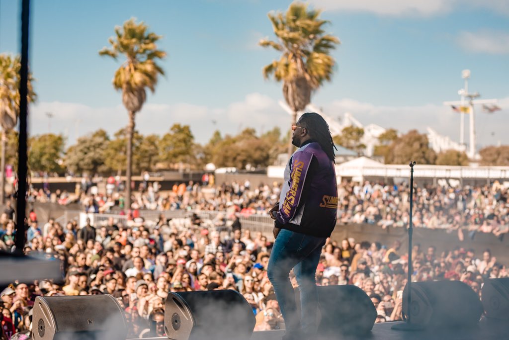 .<a href="/XvrOmar/">Xavier Omär 🍯🌙🏔️</a> is everything 💜