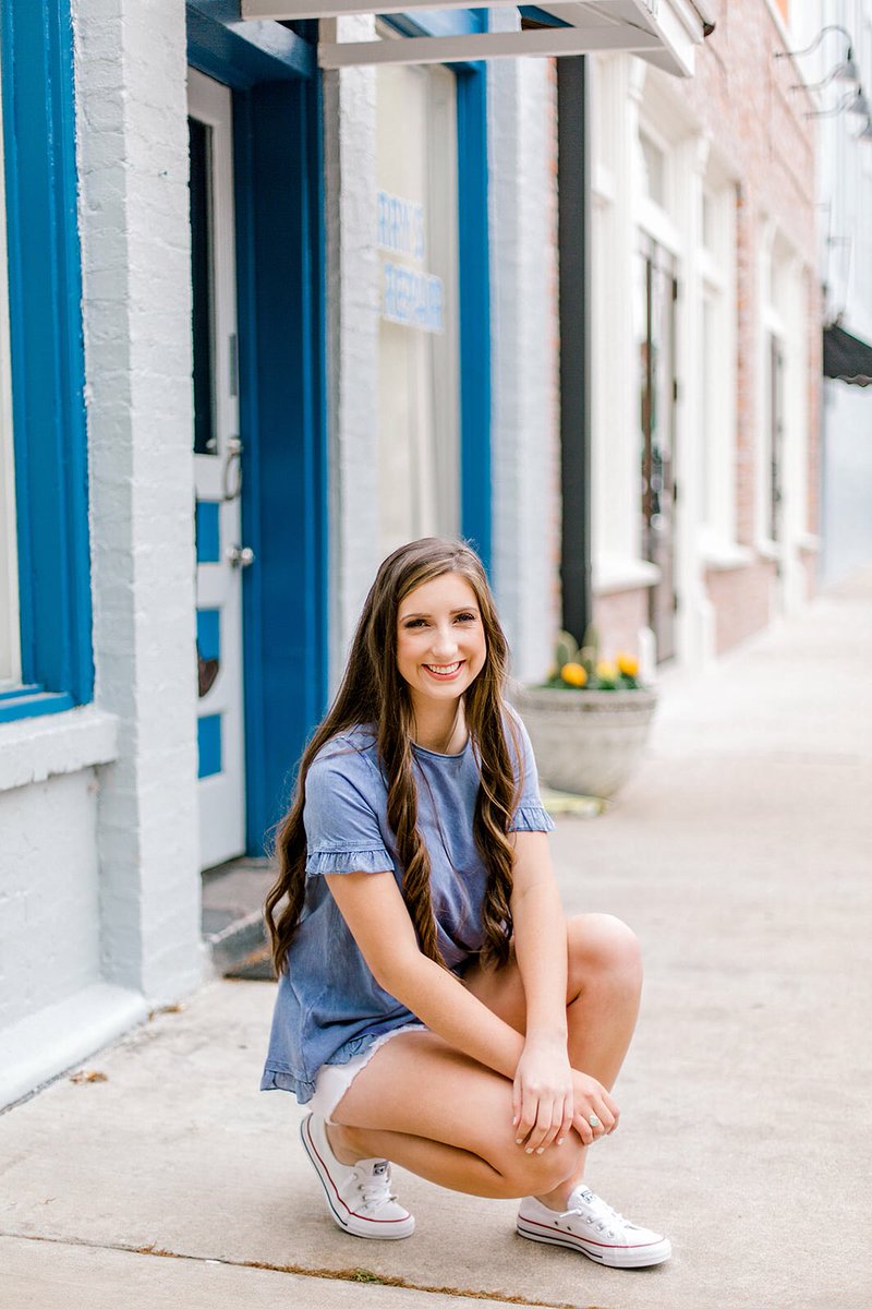 emkatherine28's tweet photo. June 2nd I’m waiting for youuuuu🌻 #seniorszn #SeniorSunday https://t.co/DuyT90YVbS