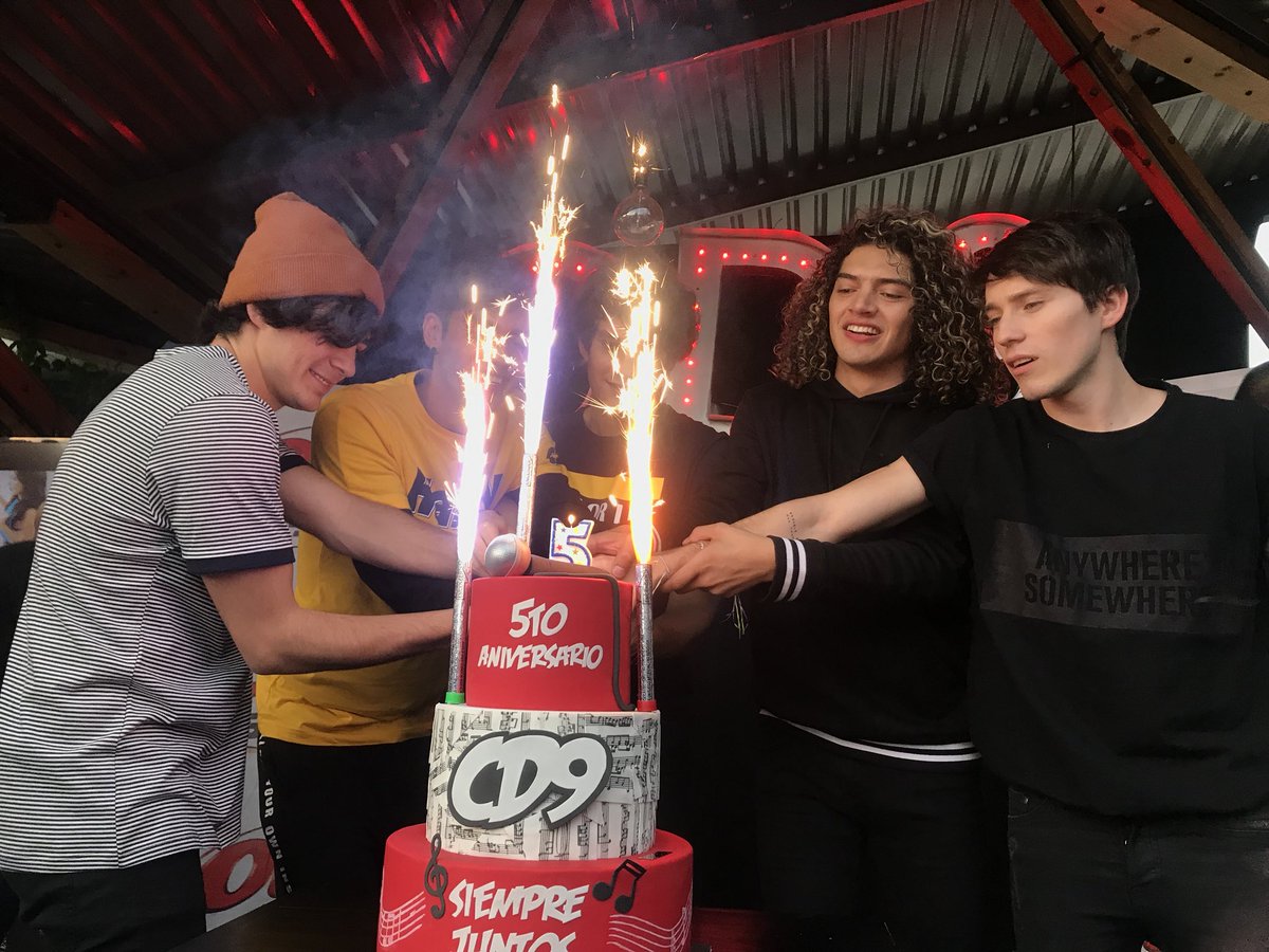 sonymusicmexico's tweet photo. . @CD9 festeja a lo grande sus 5 años junto a sus fans! #AParcharConCD9 @soyalonsovillal @bryanmouque @freddyleyva @soyalannavarro @JosDice 🎈🔥😎 https://t.co/fVaGVU5sDd