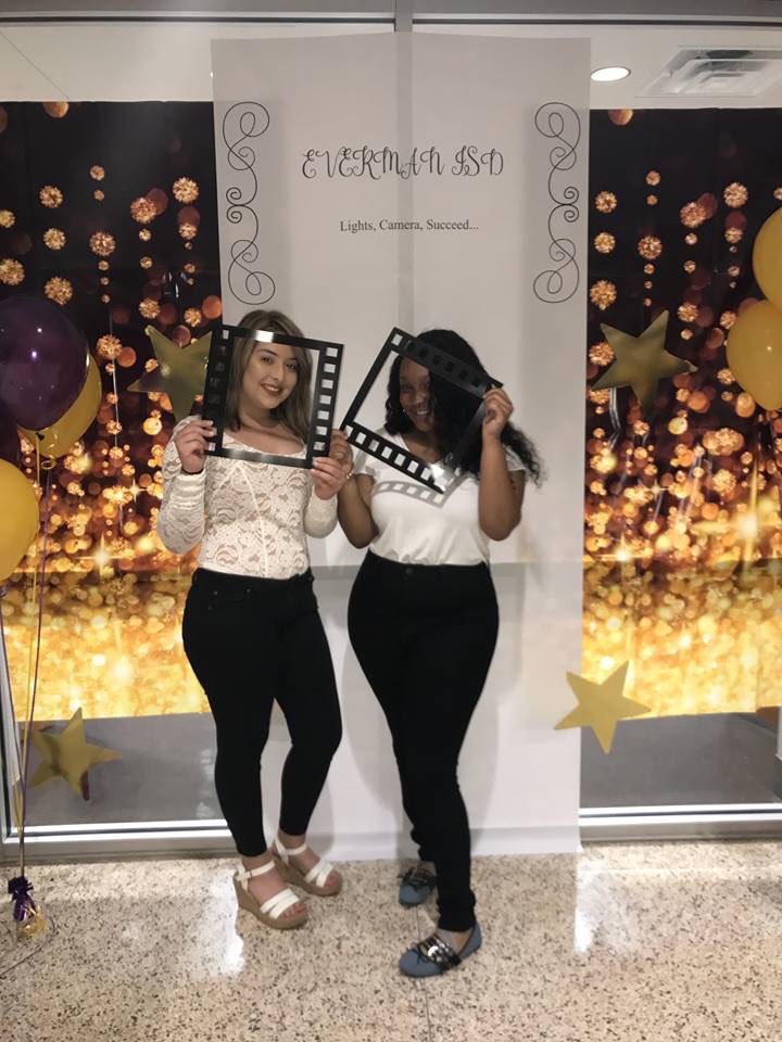 AyoodestinyKTA's tweet photo. From the beginning of early college til the end I’ll still consider you one of my best friends✨👩🏽‍🎓💀😘 @merlyn_rubyy ❤️ https://t.co/zh3Bmjgpuv