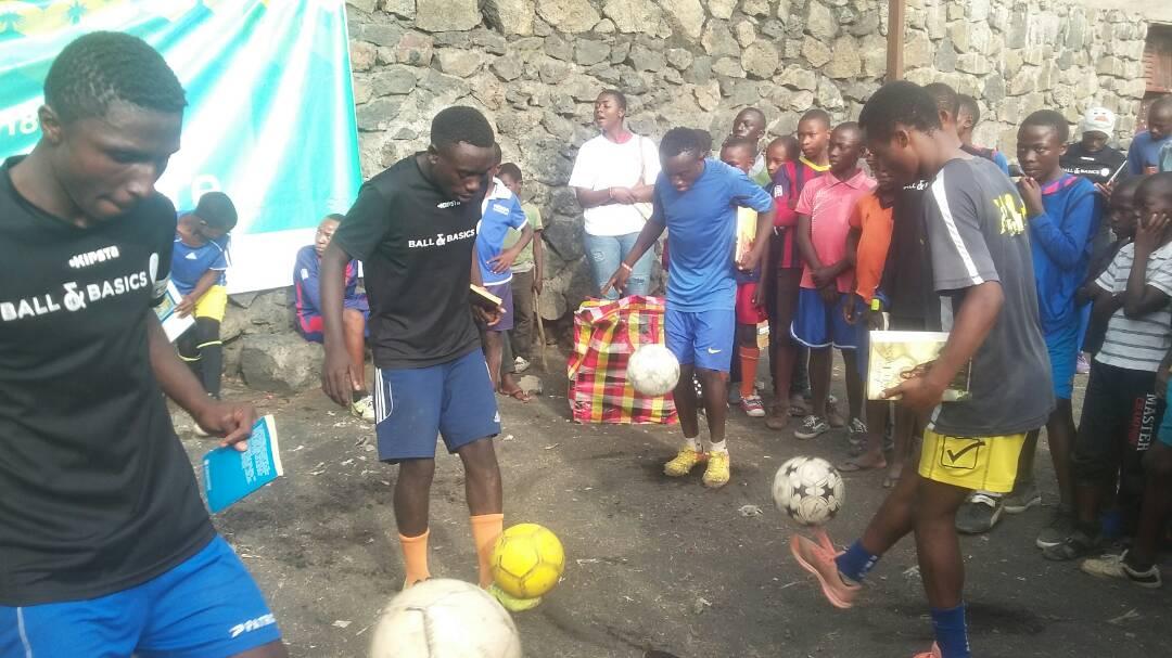 manzduff's tweet photo. Ballon au pied et livre à la main @KuSoMaProject @goal academy @semaine du livre @ Books for eastern Congo https://t.co/FepFEMVsrZ