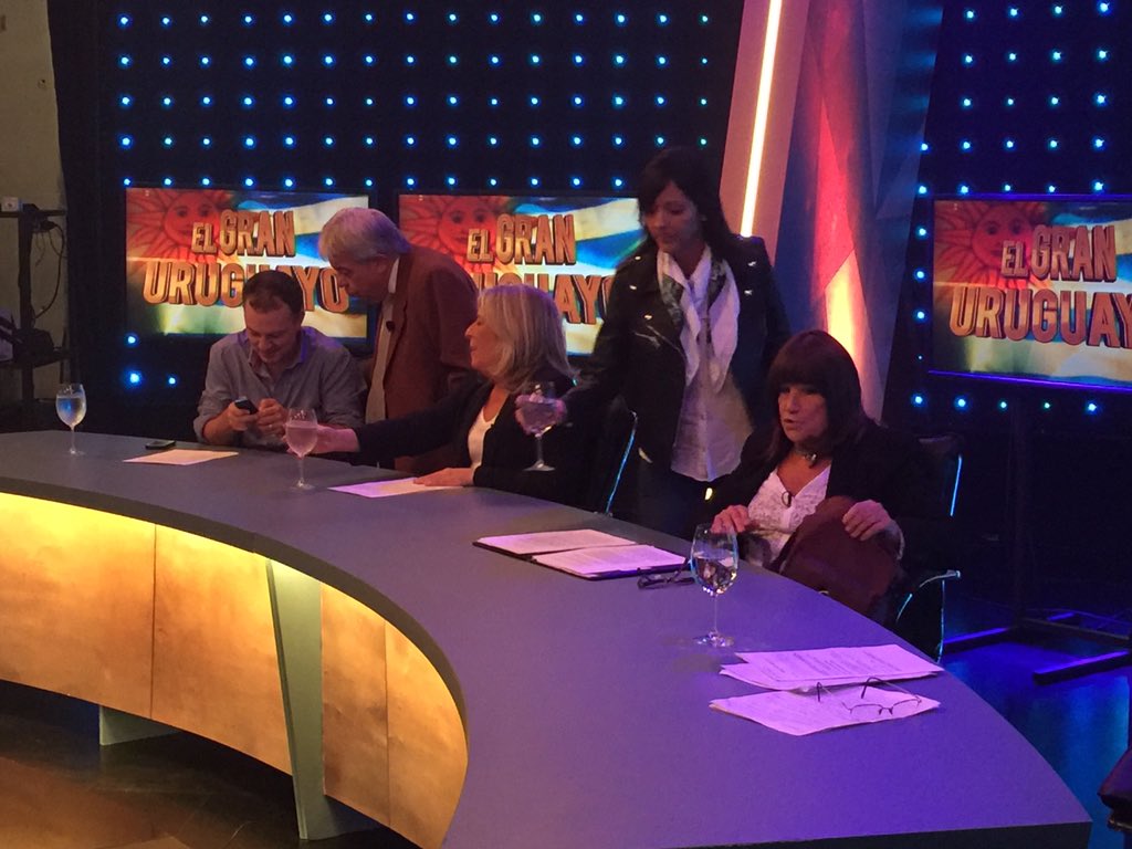 A FULL!!! <a href="/granuruguayo/">El Gran Uruguayo</a> en @canal10Uruguay ARTIGAS o BATLLE Y ORDÓÑEZ? GRAN FINAL!!! Últimos momentos de la votación canal10.com.uy SMS 7575 uruguayo 1 vota por Batlle / 7575 uruguayo 2 vota por Artigas