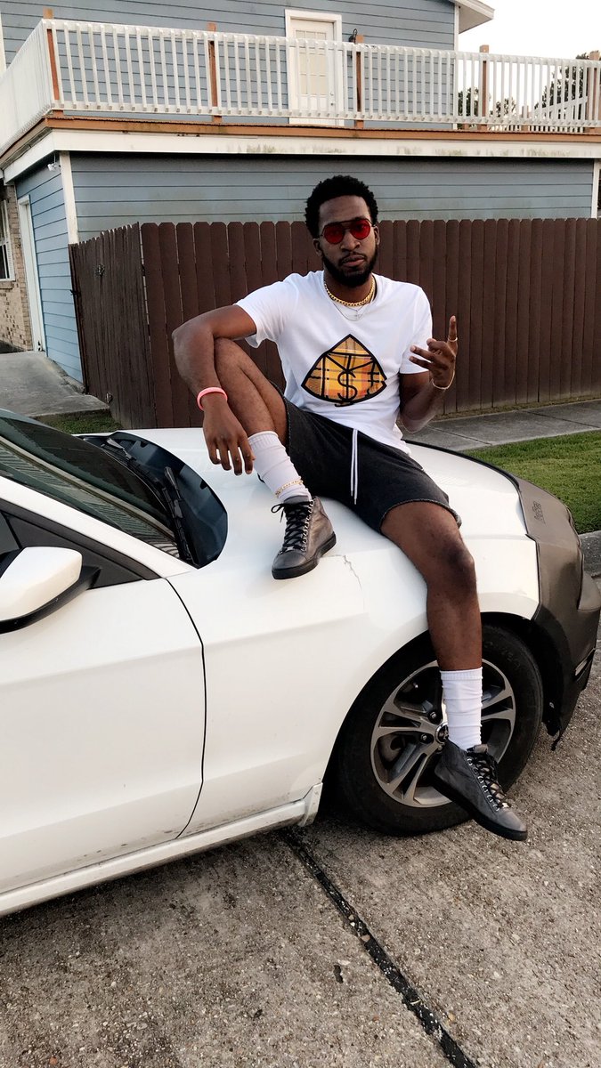 JujusKeeper23's tweet photo. All Dis TMS On Me Got Me Drippin In #SnailMode🐌... https://t.co/MQOEzBCH9P