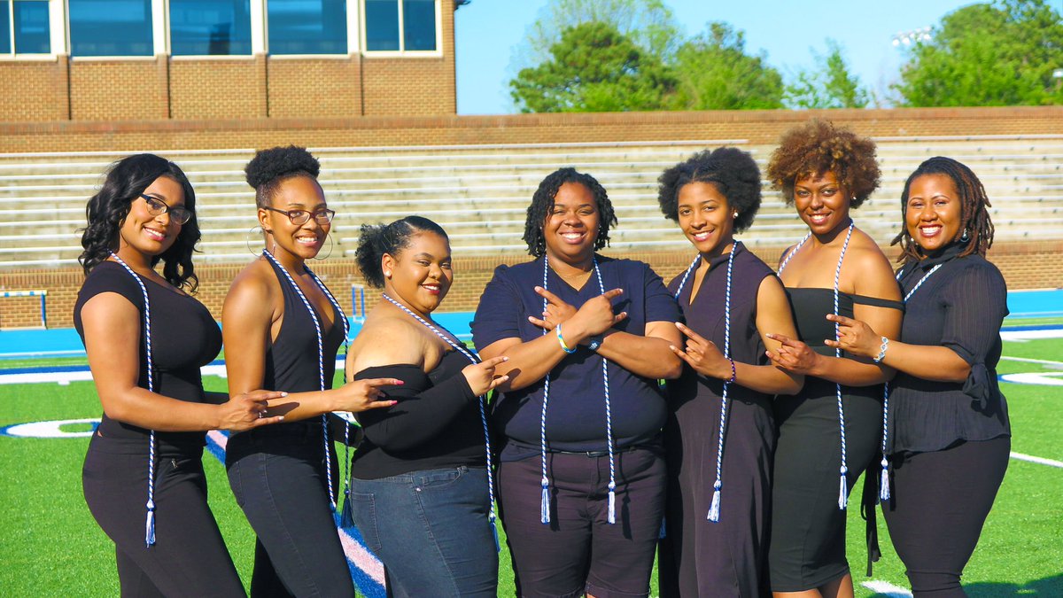 Congratulations to this years Theta Phi GRADuates 🎓 Continue to shine bright in everything you do and MANY blessings to you all in your new chapters of life 🎉 #Rosestoyoutoday🌹#2018Grads #MOTS #OfficiallyAlumnae⚓️