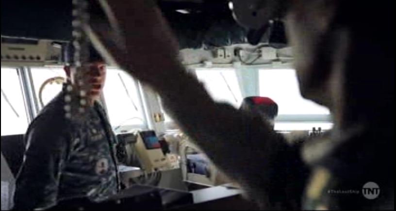 BlackhawkStrykr's tweet photo. @LastShipTV #SlatterySunday continues with #MasterChiefJeter receiving &amp; reporting the results of the damage report- minimal damage with no casualties thanks to #CaptainSlatterys brilliant anchor plan #TheLastShip #NathanJames #CaptainSlattery https://t.co/fFfW0eSMlf