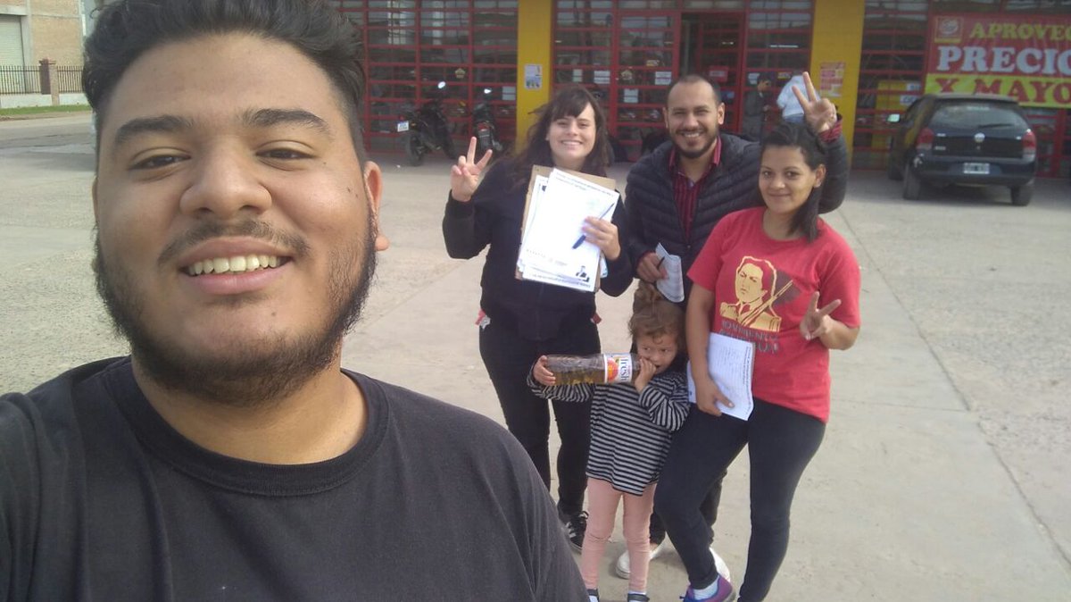 MovAzurduy's tweet photo. Hoy, estuvimos volanteando, juntando firmas, y charlando con lxs vecinxs, acerca del proyecto de Congelamiento de Tarifas del Diputado Provincial @leandrobusatto !! https://t.co/VXt2KrmBgW