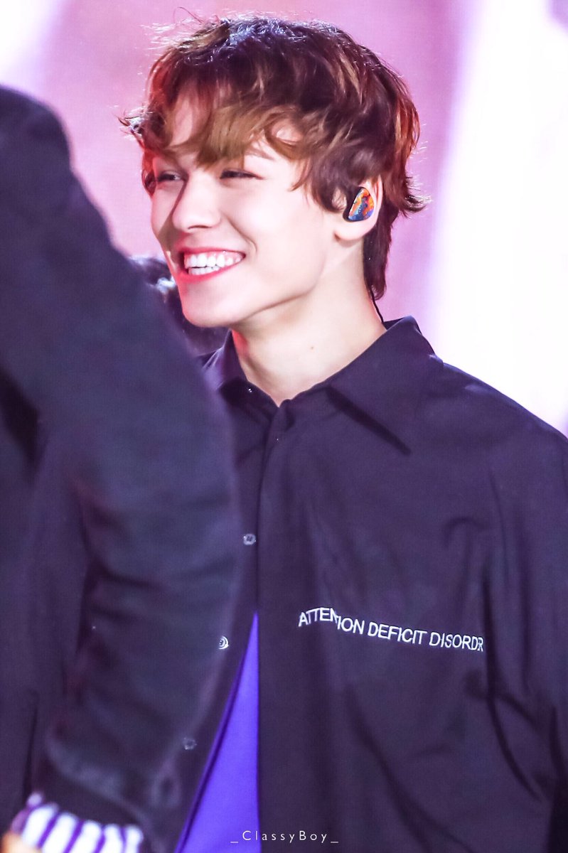 ClassyBoy_vn's tweet photo. 180512 드림콘서트 
#seventeen #세븐틴 #VERNON
#버논 @pledis_17 https://t.co/72jOxOhHtt