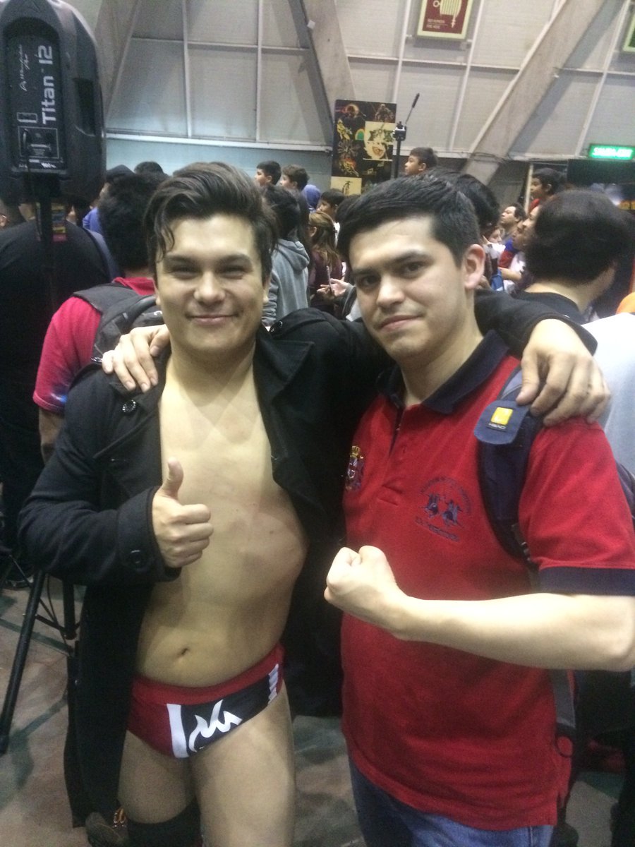 Akhorahil_Cid's tweet photo. Junto a Kc Rock de @LegionNuevaEra en @comicconchile 2018 #ComicConChile2018 #ComicConChile #LegionLuchaLibre #KcRock https://t.co/ooGD7ilCoW