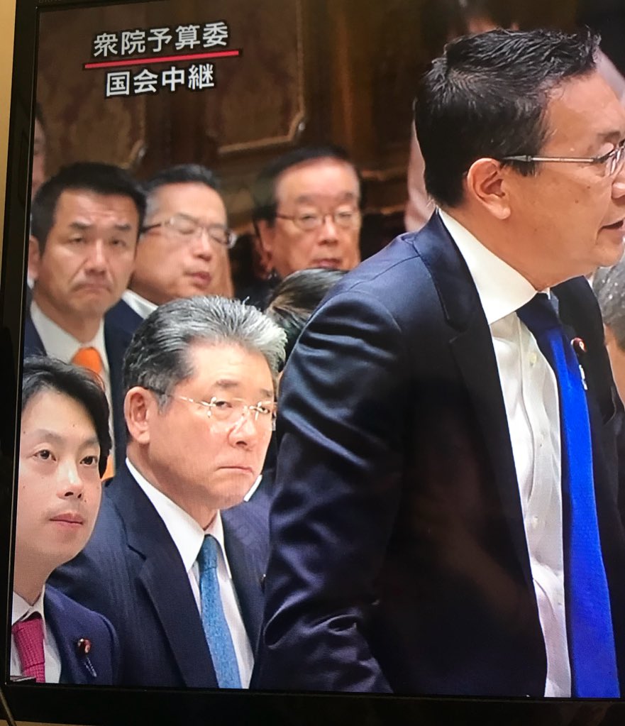 Yoko 国会を見よう On Twitter 川内さんを終始睨みつけるのは 自民党 冨樫博之議員か やはり ブルーリボンつけてる 分かりやすい 石崎徹は ぼーっとしてんね 相変わらず