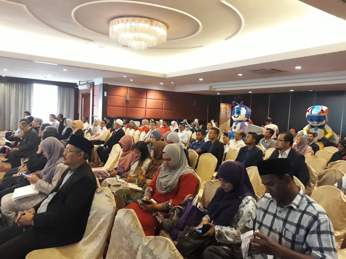 MpcProductivity's tweet photo. Tirai Creanova Lean 2018 kini telah dibuka! Good luck and all the best kepada semua peserta!

14 Mei 2018 (Isnin)
Glenmarie Golf &amp; Country Club, Shah Alam

#MPC #MProductivity #Creanova #LEAN #DrivingProductivityoftheNation #MemacuProduktivitiNegara #BeBetter #BarulahProduktif https://t.co/7U7DAlQNfL