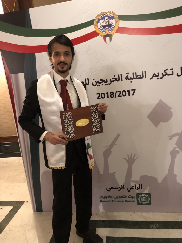 almgaryf16's tweet photo. الحمدلله الذي بنعمة تتم الصالحات .. تم تخرجي اليوم من .. كليه الحقوق / جامعه بنها ..  اسأل الله التوفيق لي ولكم 🌹❤ https://t.co/RDpc76xRCi