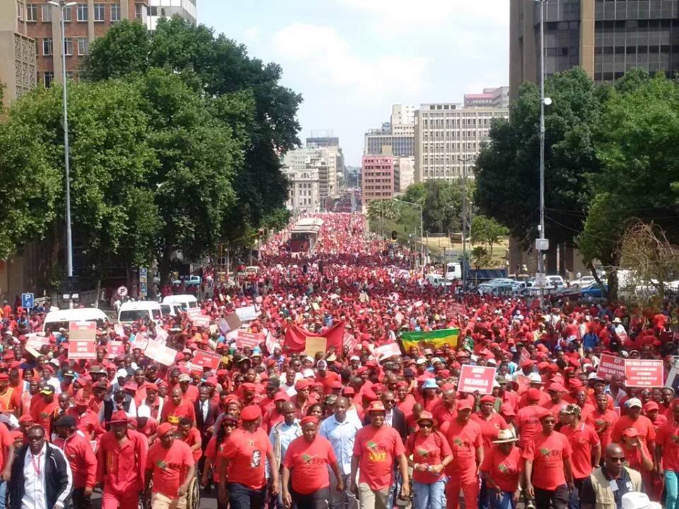 Jali1Jeol's tweet photo. :IG Tyrone Mkansi (@Tyrone_Mkansi) Tweeted:
#TBT #EconomicFreedomMarch SARDใComใJSE Limited #EFF https://t.co/V3mrN034sJ (https://t.co/39DwHKucu0 bless the red flowers to multiply into Billions of leaders in Africa.