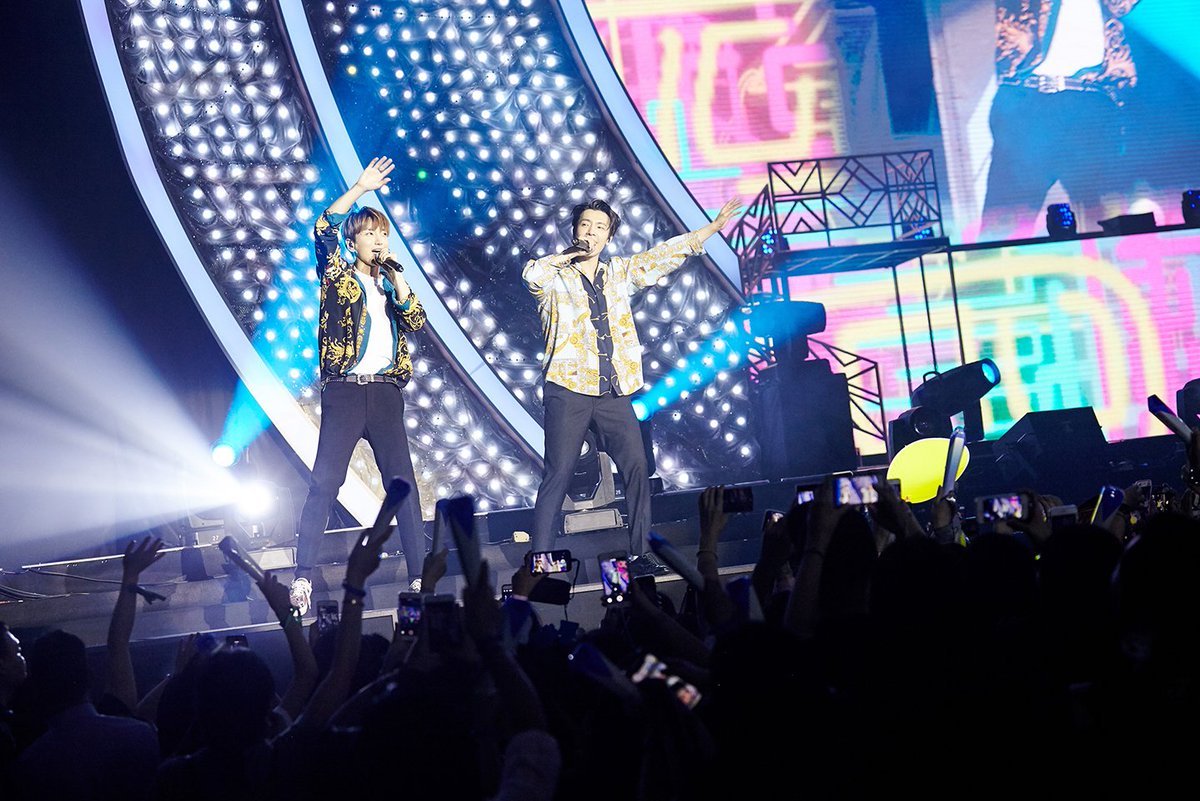 SJofficial's tweet photo. ‘#SUPERJUNIOR WORLD TOUR “#SUPERSHOW7” in #MACAU’ 
#시원(#SIWON)💙#희철(#HEECHUL)💙#이특(#LEETEUK)💙#동해(#DONGHAE) 

#슈퍼주니어 #LabelSJ 
#PremiosMTVMiaw #MTVLAKPOPSJ @SJofficial https://t.co/JKwLWe3efq