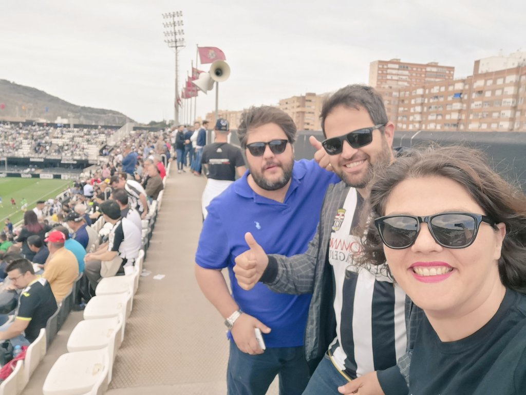 INMABOLUDA's tweet photo. Que tarde más feliz... #dospartidos #efese https://t.co/z4x5ODWoWM