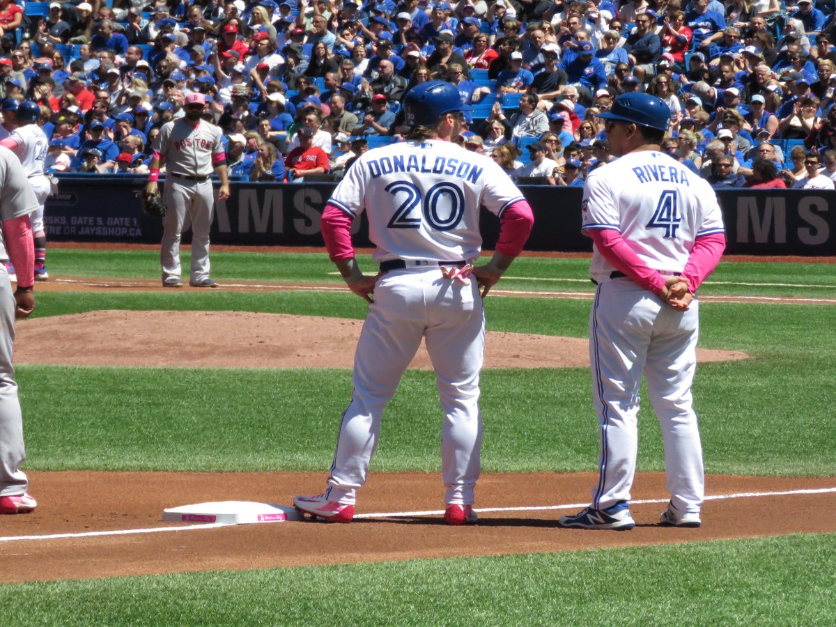 biggles14's tweet photo. #JoshDonaldson #KOFJ #FavJay #BlueJays 🔥🦁🦁🦁🦁🦁🦁 https://t.co/hn8O54c1Sg