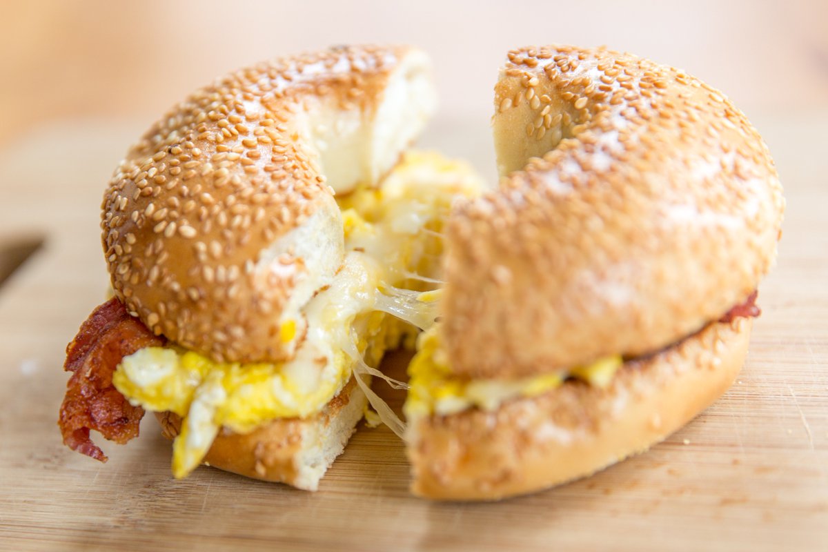 RealCalifMilk's tweet photo. Hint: Moms like brunch. And cheese. 💓#SundayBrunch #BetterwithCheese #MothersDay #CADairy #UndeniablyDairy https://t.co/7alRDh2xVF