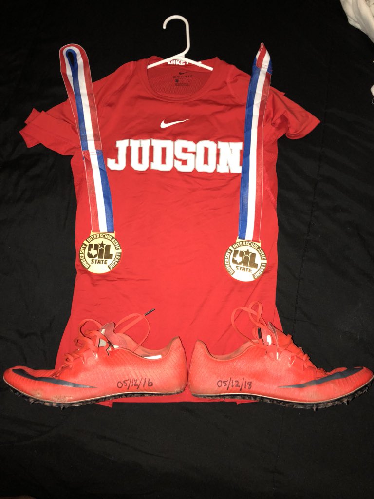 Tre3Deep's tweet photo. from the beginning, to fighting back from injury, to becoming a 2x State Champion.. i can say i have been carried by my brothers the whole way..now, its time for the next phase.. thankyou highschool Texas track..  Trè signing off✌🏾 https://t.co/z6T4u3cBoC