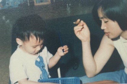 🍴📷 | Les dejamos una linda foto de cuando JIN era bebé con su mamá 💕 ¿No se ve tan tierno nuestro Seokjinnie?

<a href="/BTS_twt/">방탄소년단</a> #PremiosMTVMiaw️️ #MTVBRKPOPBTS #MTVLAKPOPBTS