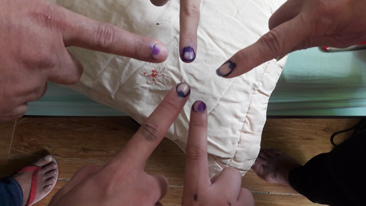 MeMyselfEnrics's tweet photo. Bumoto pa rin kahit di kilala yung mga tumatakbo
#1stTime
#SKelections https://t.co/qKeWpxBTfW