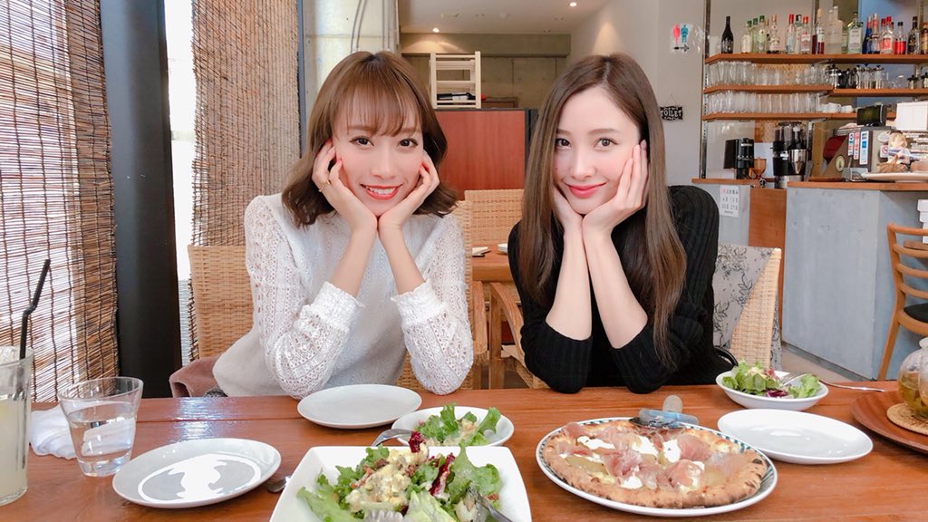 _773a_'s tweet photo. 振り返りシリーズ←
私達の衣装は希望を出し合ってそれをみのりちゃんが絵に起こしてくれたの😍✨
みんなの協力のもと素敵な衣装が完成したんです😭🙏🏻💓
本日もポチよろしくね(*´꒳`*)
公式
https://t.co/MfqLATEVqs
ギャルズパラダイ
https://t.co/kUB80X8P3R(有料)
https://t.co/QRTJ5Lp9Uv(無料) https://t.co/iLLe2sXYrI