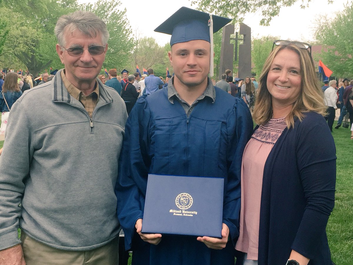 Klp4nu's tweet photo. Graduation2018! Midland University! So proud of you! https://t.co/3kOf9bTwS0