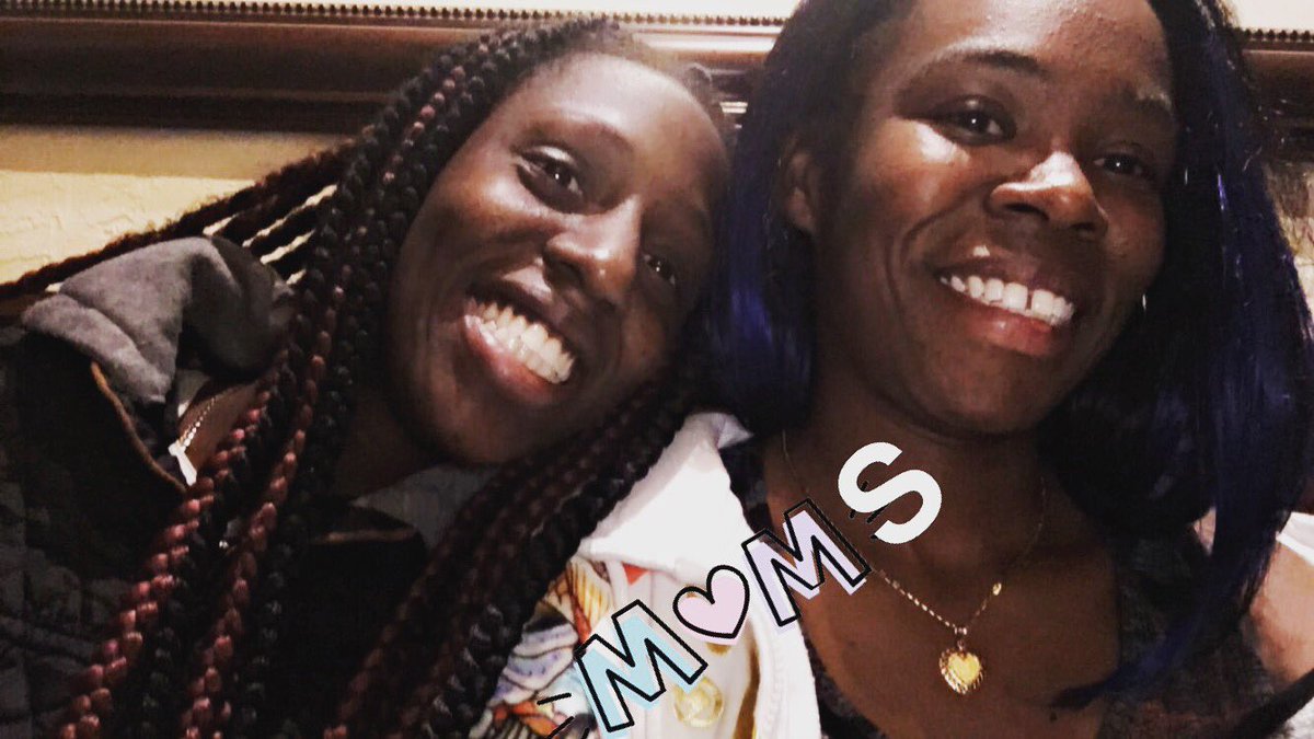 Prettiizayy1's tweet photo. I love these two lovely lady’s they take care of me 24/7❤️🤧 I love you guys so much that words can’t explain it gn ily❤️ https://t.co/k4hcExUeeL
