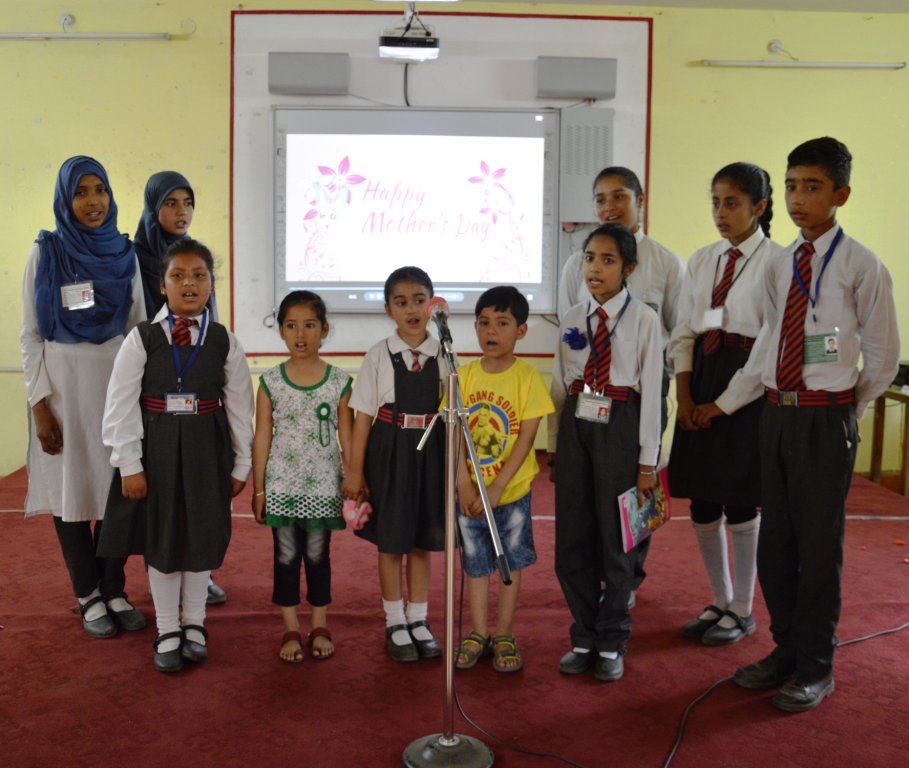 Whiteknight_IA's tweet photo. #MothersDay celebrated by tiny tots at Army Goodwill School, Potha in Poonch district. Effort of mothers in bringing positive change in the lives of children highlighted through songs, dance, interactive lectures and storytelling #OneForMom @adgpi https://t.co/RNjfFfJyUW