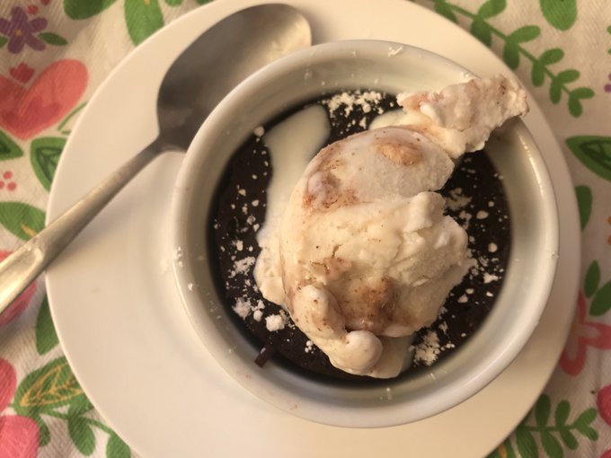 Made InstaPot lava cakes and this one has a little heart! 🤗💖 https://t.co/XYR3ed7HMe<a href="/tag/wishlist"class="tags"><span>#wishlist</span></a>