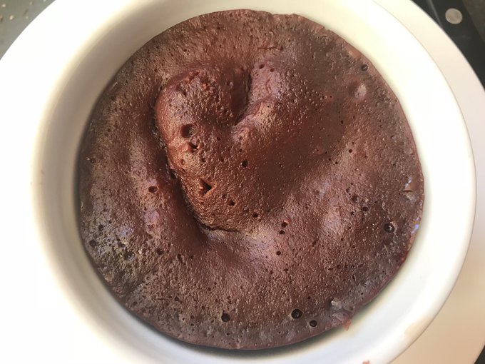 Made InstaPot lava cakes and this one has a little heart! 🤗💖 https://t.co/XYR3ed7HMe<a href="/tag/wishlist"class="tags"><span>#wishlist</span></a>