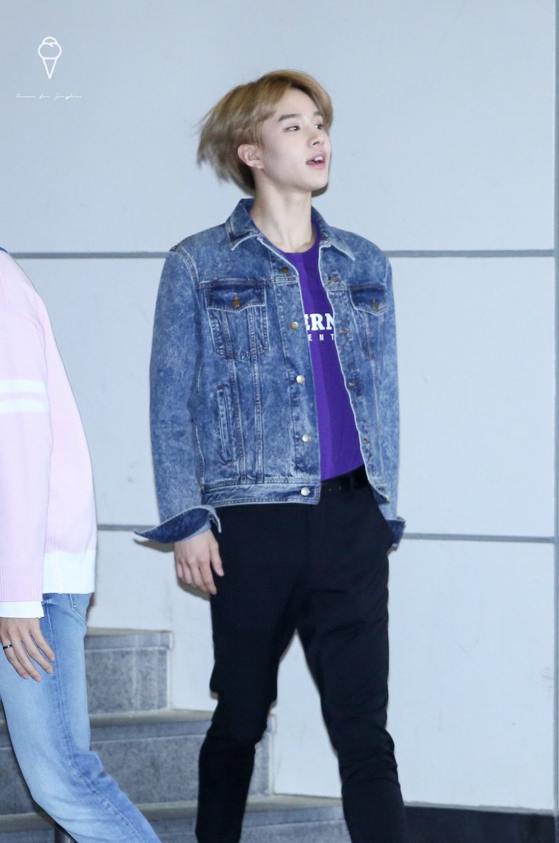 cream__9802's tweet photo. 180505 !t Live 🌸🍦
#정우 #JUNGWOO #NCT #NCT2018 https://t.co/bHngfVc0d8