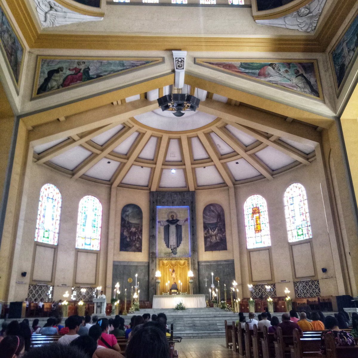 ContempoIssues's tweet image. Sto. Domingo Church in Quezon City. #ContemporaryIssues  #ContemporaryAdventure