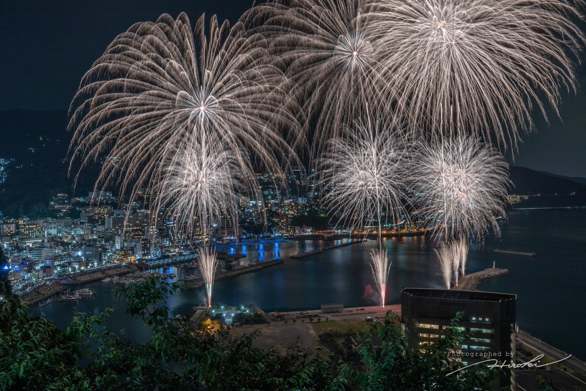 Hiroki Teamクソ雑魚 熱海海上花火大会を撮りに行って来ました 土曜開催は今季最後なので なかなか撮りに行けなくなっちゃいますね 今回も風が弱く 煙が溜まってしまった なかなか好条件で撮るのは難しいなぁ 熱海 熱海海上花火大会 花火