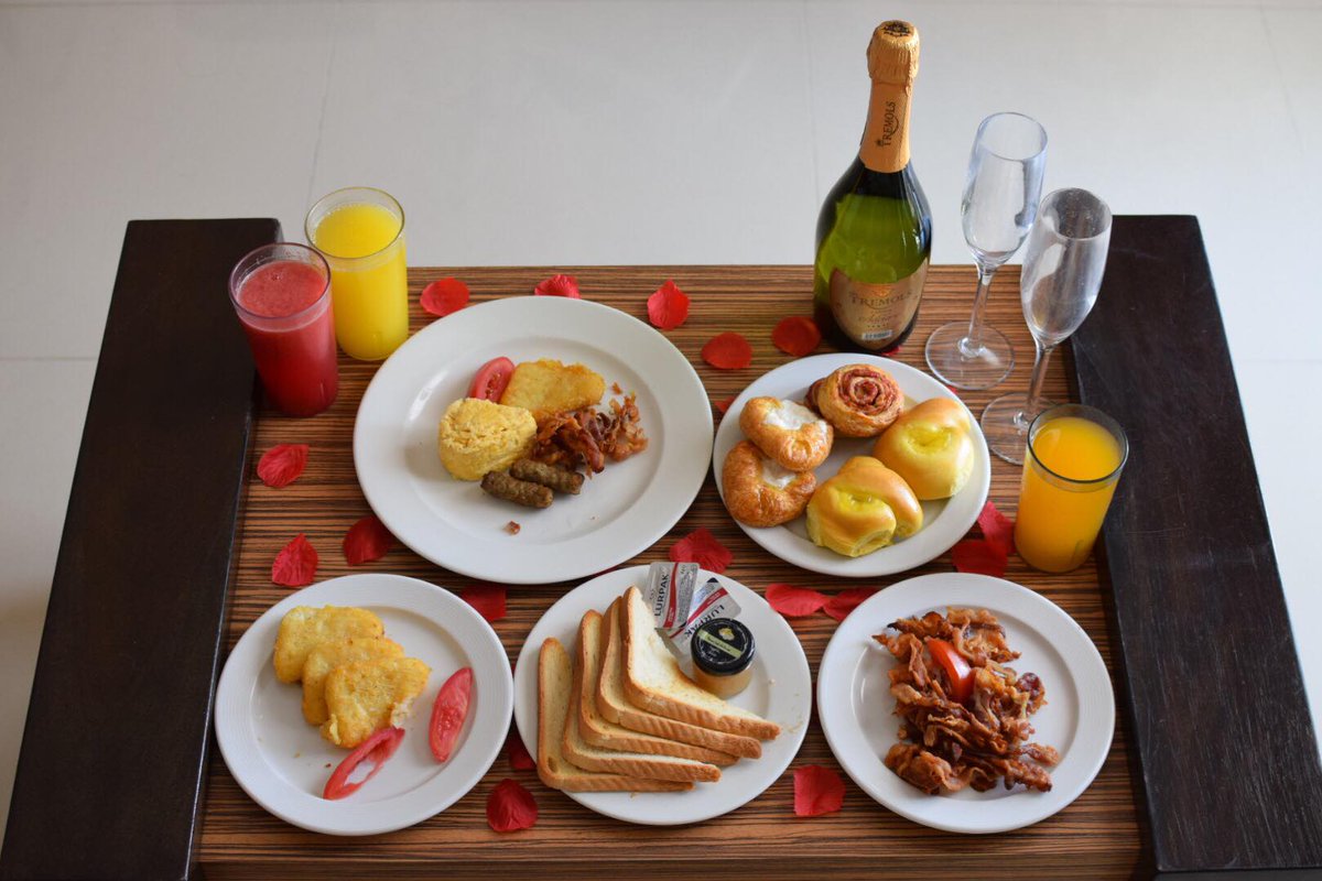 2MonkeysTravel's tweet photo. Room service! Breakfast!   @HideawayRpc #HideawayRPC @GoDomRep #myDR #goDomRep #RoyaltonResorts @RoyaltonPCana https://t.co/RXDb73T375