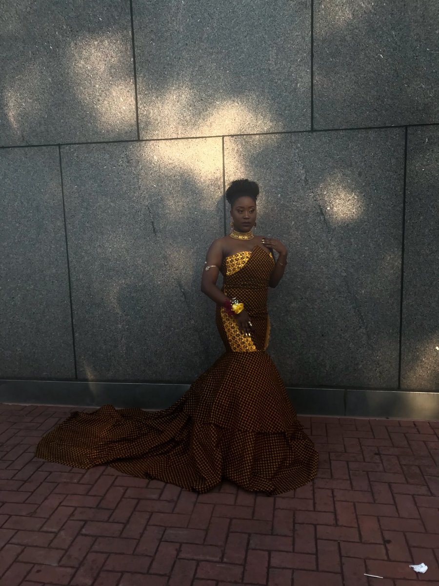 lihana_yingi's tweet photo. Foreign &amp; glowing ✨#Prom2k18 https://t.co/4QDgmSzenf