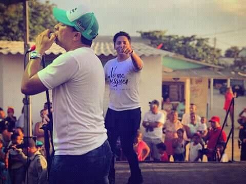 GuadalupeC124's tweet photo. Oye tú si tu #Nomecuelgues📞 que estoy peleando con mi orgullo al llamarte 🎶🎶 #deotramanera @jbetteryalexmusic @a220estudio #pescaorecords #Salsa #musica #music 🎶🎶 https://t.co/diwnsATTP4 https://t.co/ltu4Rh8gP6