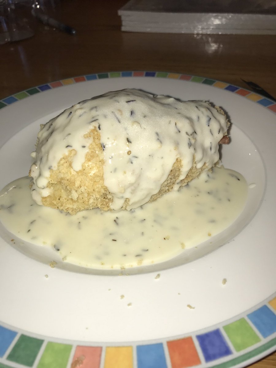The_Chef_AL's tweet photo. Chicken Cordon Bleu with a Dijon mustard thyme sauce 🍗🍗🙌 #chef #cook #kitchen #food #foodie #cooking #chickencordonbleu #yum https://t.co/1pzqbmbJrX