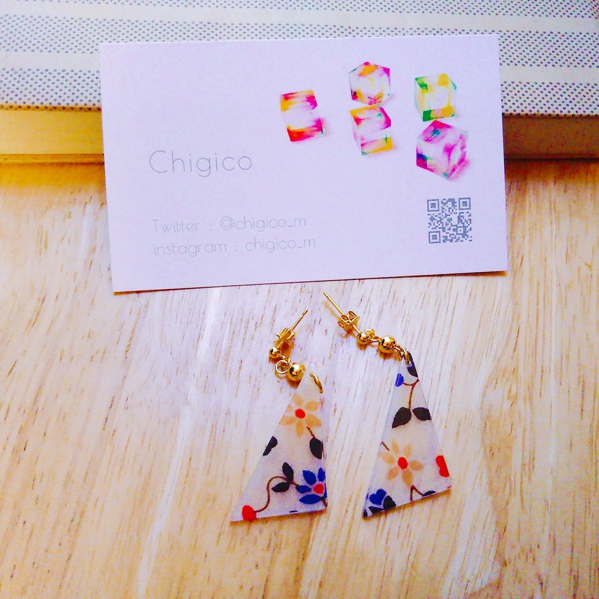 hrno_oab162's tweet photo. デザフェス戦利品②
cororie＊さん(@chigico_m)のピアス！Twitterで見かけて絶対に買おうと思っていた1品。
ゆらゆら揺れるお花柄の三角が本当に可愛い😢💕
他の柄もすごく可愛かったので買えばよかったと後悔。笑 https://t.co/B2qfzIfIwN