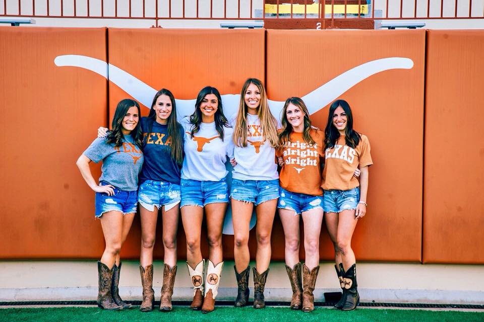 TexasPhi's tweet photo. Don't leave us seniors 🤘🏼😭 https://t.co/GItA0fU1Mo
