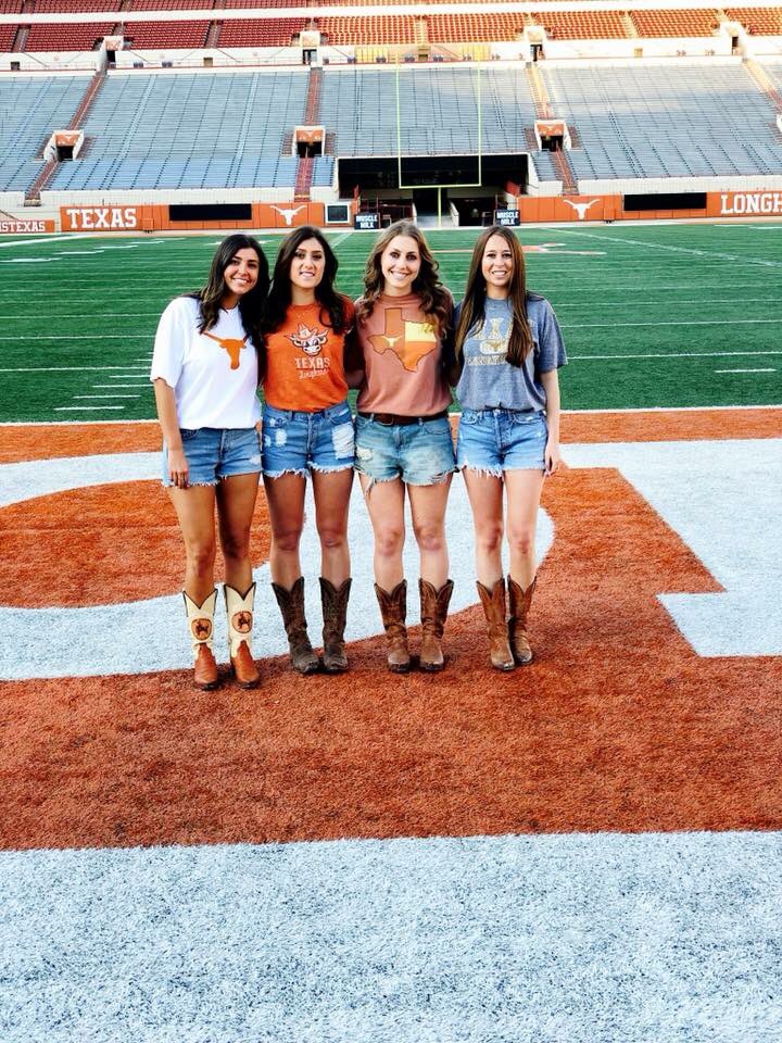 TexasPhi's tweet photo. Don't leave us seniors 🤘🏼😭 https://t.co/GItA0fU1Mo