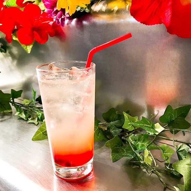 RUBYCAFE_TOKYO's tweet photo. オリジナルフレーバーソーダ不動の人気no,1❤️
ダブルグレープフルーツ¥450

喉カラカラでグイッと飲みたい、甘さ控えめでたっぷりサイズのソーダです😋

#rubycafe_odaiba #soda #grapefruits #summer #earlysummer #may #venusfort #tokyo https://t.co/qZ9ksf5LlL https://t.co/FbaRsgI4s9