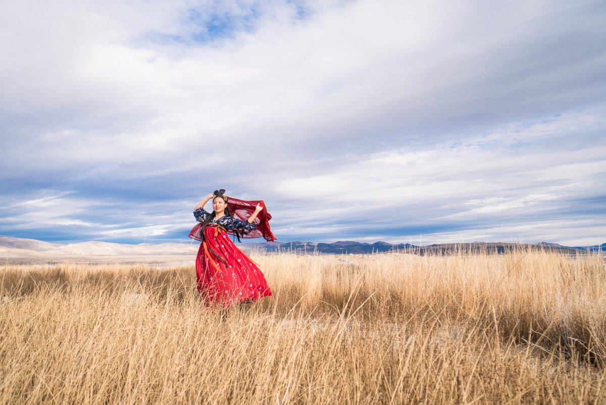 YinJouWu's tweet photo. yinjouwu你是風兒~~~~~~~~~~~~~~
我是沙~~~~~~~~~~~~~~~~ Photography @yinjouwu 
Model @phoebe.shang 
Clothing type #齊胸襦裙 
#mammothlakes #hanfu #hanfuphotography #漢服攝影 #漢服旅行 https://t.co/LUOjIS3tIM
