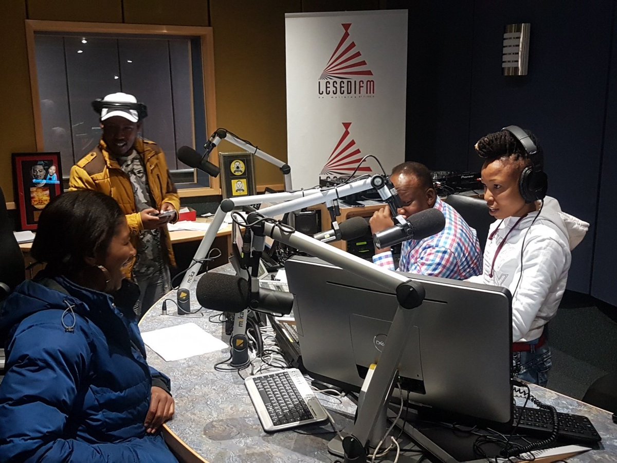 LesediFM's tweet photo. #hareyebreakfastshow - Dumelaaang #mantaha #moifo #beke #mmino @leokaoketi @Twasagirl @SebiliMolefe @Officialkglive2 📸 @kagisosebudi #mantsweakgothatso #kgwediyabsebetsi @drgalechuti - 089 110 2001. https://t.co/u80X0QlLqi