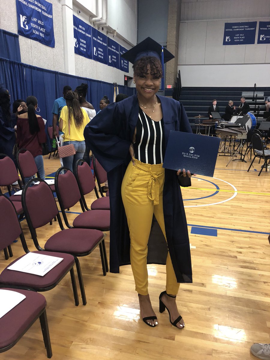 _AnnKaiB's tweet photo. God put the obstacles in my way because he knew I would find my way around them! 💕 #Graduateof2018 https://t.co/cYcMkd8Onz