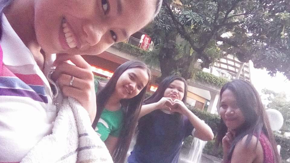 aleahroseuy05's tweet photo. #Despidida @LaizaTercenio @CLujeontuan https://t.co/qbIgSV0MnM