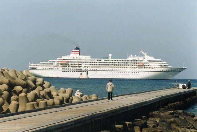 COSMOAI's tweet image. テトラポット＆「豪華客船」