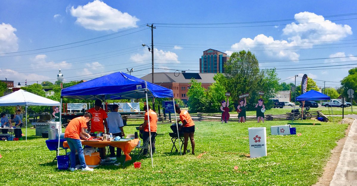 amrotarian's tweet photo. This weeks 5th Annual BBQ Fest was awesome sauce. The  Murfreesboro Breakfast Rotary Club Foundation celebrated Mid TN High School Culinary Arts Programs &amp; our valuable steak off sponsors ( Murf Water Resources, Sam’s Club, Worxgroup)celebrity judge Brett MafiaOza’s Pizzeria. https://t.co/z2auBzu9Xd