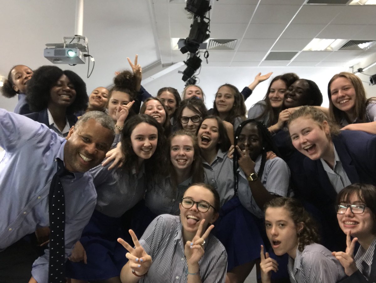 UHS_Drama's tweet photo. This is my year 11 GCSE Drama class. They are incredibly intelligent, inspiring. insightful, resilient, resourceful, creative, imaginative and awesome. Be like my year 11 GCSE Drama class. https://t.co/bpavR0yG4h