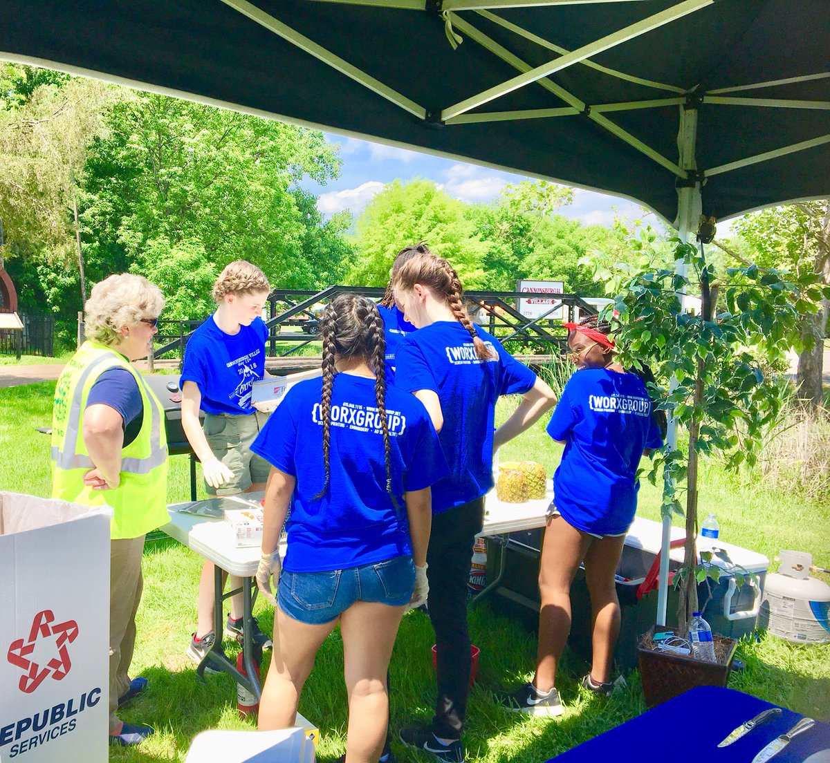 amrotarian's tweet photo. The steak off committee thanks Mr. and Mrs. Bonnie Price from Project 14 as this years referral sponsor. Three schools were eligible. Blackman won. First TN Banks Stephen Collins served as our returning master of ceremony. The weather was great &amp; the field was full of parents. https://t.co/EwH0uMe3rf