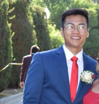 TuyenTran212's tweet image. The fact that my face is starting to look like his freaks me out #siblingproblems